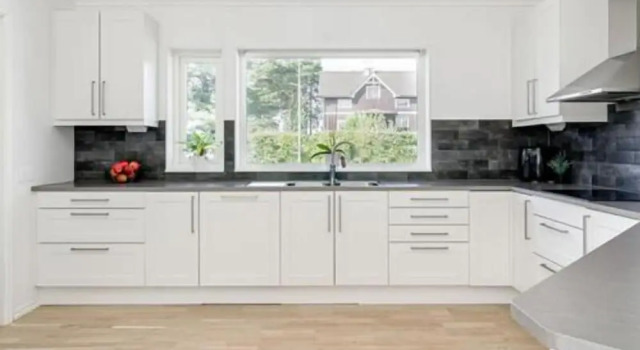 Great Stay Guest Villa 4 bedrooms, Book Guesthouse Hotels in Gavleborg with Parking, Parking