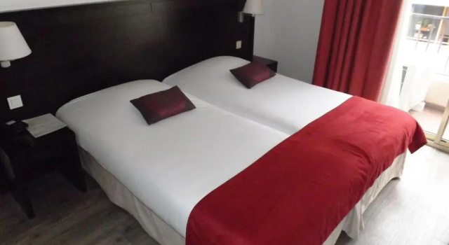 Двухместный номер Standard с балконом Hôtel Comté de Nice