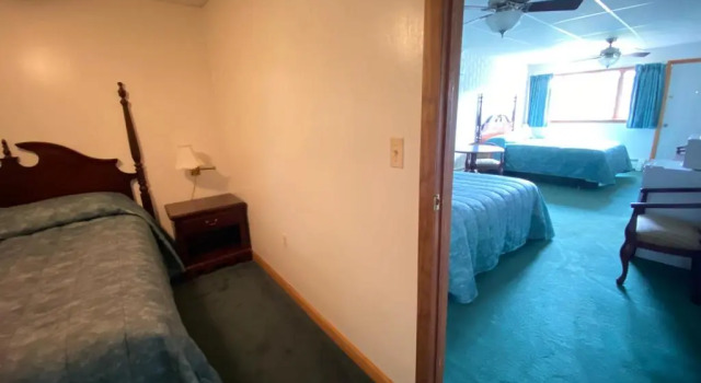 Трёхместный номер Standard Sara Placid Inn & Suites