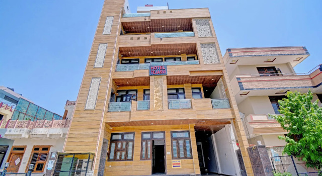 oyo collection O 80883 Hotel Tejesvi, Забронировать Отель Отели штата Раджастхана с парковкой, Парковка