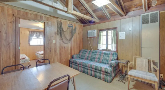 Stone Lake Cabin w/ Private Deck & Fire Pit!, Reserva ahora Casa o chalet Stone Lake Estados Unidos