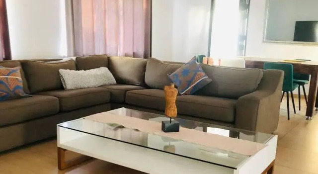 Modern Luxury 3 bedroom house, Забронировать Отель Дурбан Квазулу-Наталь, рядом с Inkosi Albert Luthuli Central Hospital