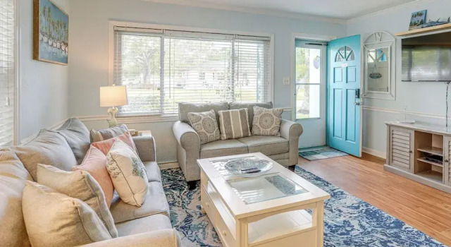 Lovely St Pete Beach Cottage, Walk to Beach & Town, Réserver Hôtel Gulfport Floride
