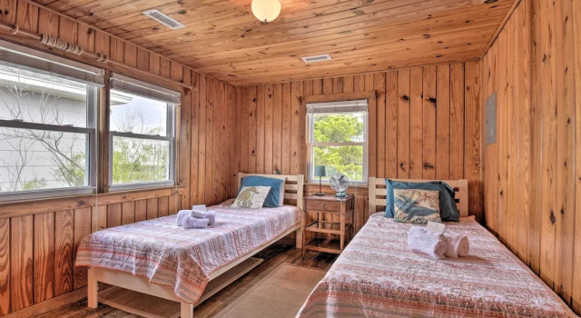 Коттедж с 3 комнатами Rustic Beachfront Cottage w/ Deck & Boardwalk