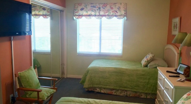 Ocean Condo 3bdrm 404, Prenota Hotel New Smyrna Beach 