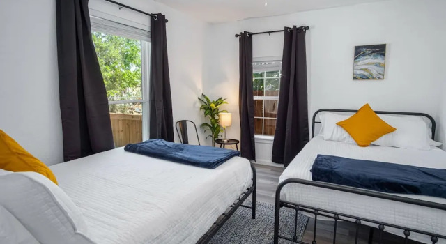 Коттедж с 4 комнатами Charming 4BR2BA Only 5 mins Downtown Riverwalk