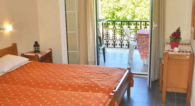 Holiday Apartments "yannis" on Agios Gordios Beach in Corfu