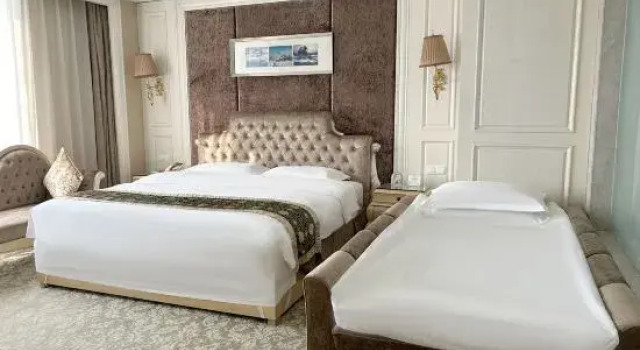 Семейный люкс Baiyunbian Hotel