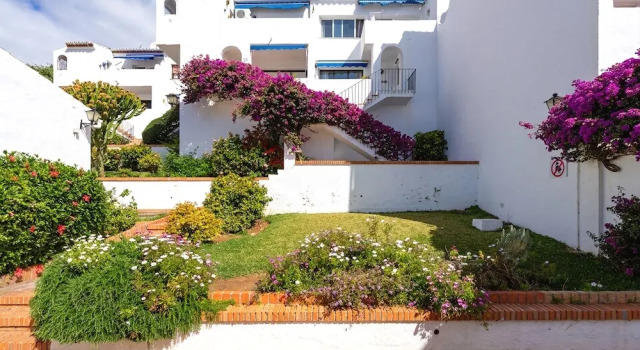 Stunning 2BR Apartment near the Beach Ref 54