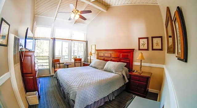 Номер Standard с видом на горы Narrow Gauge Inn