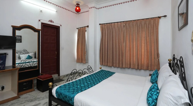 OYO 3942 Hotel Baba Palace, Забронировать Отель Отели Удайпур 3 звезды, рядом с Bagore ki Haveli, 3*