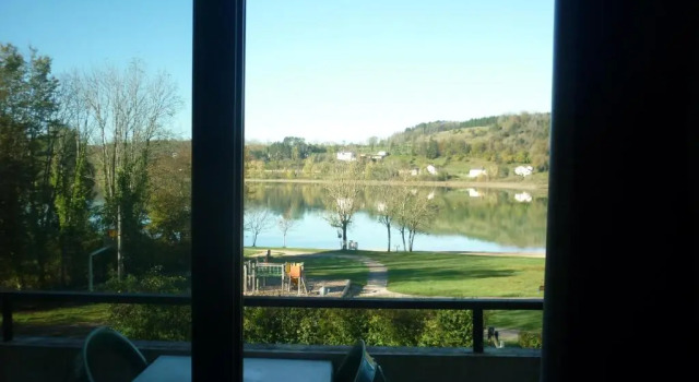 Двухместный номер Standard с балконом Hotel Restaurant La Chaumiere du Lac
