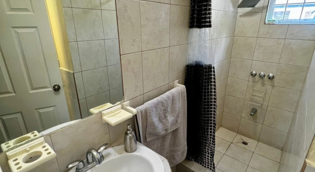 Апартаменты Executive Arlene's & Chris's Guesthouse