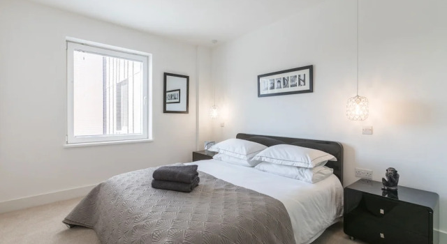Luxury 2-bed Flat, Parking Near Tube and Emirates