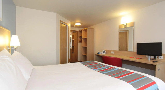 Travelodge Swansea M4, Забронировать Отель Суонси 