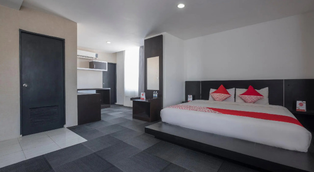 Люкс Urbanview Hotel Asyra Makassar