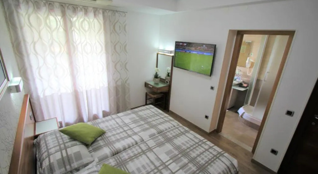 Номер Standard Pension Silvia