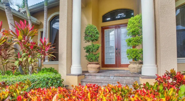 Upscale Marco Island Villa w/ Outdoor Bar + Pool, Забронировать Вилла Марко-Айленд штат Флорида, рядом с Marco Town Center Mall