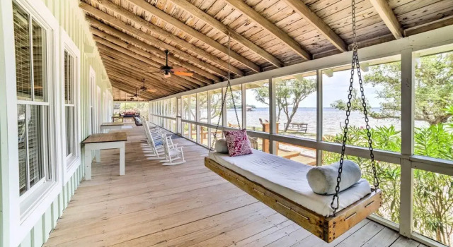 Waterfront Perdido Beach House w/ Canoes & Kayaks!, Boek Vakantiehuis Hotels in Alabama met parkeren, Parkeren