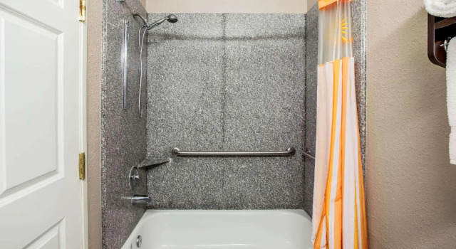 Четырёхместный номер Standard La Quinta Inn & Suites by Wyndham Pasadena