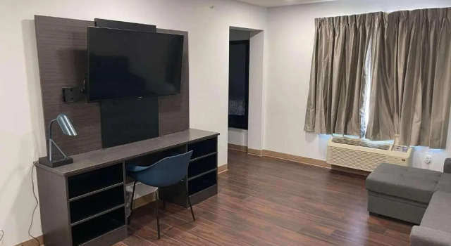 Четырёхместный номер Deluxe Studio 6 Peoria IL