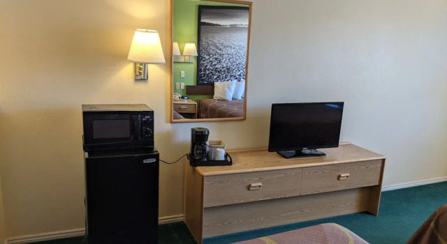 Четырёхместный номер Standard Horizon Hotel