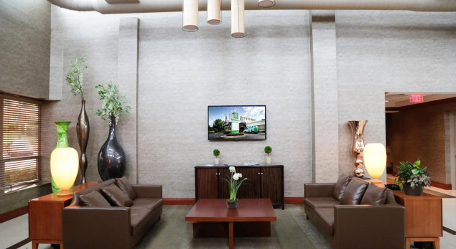 Holiday Inn Plainview-Long Island, an IHG Hotel, Buchen Sie Hotel Plainview Long Island