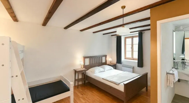 Auberge La Plaine, Rezerwuj Hostel Hotele w Chabrillan z basenem, Basen