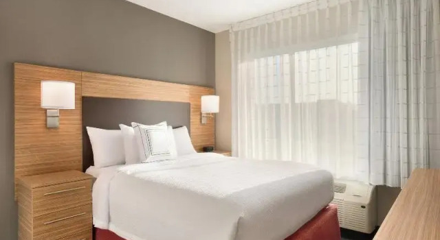 Двухместный люкс TownePlace Suites by Marriott Milwaukee Grafton