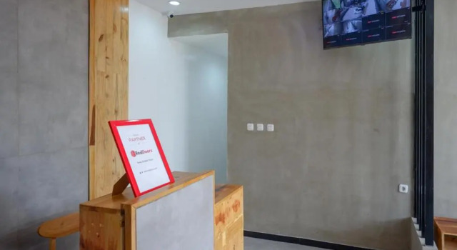 RedDoorz @ Klaten City, Book Hotel Klaten Central Java
