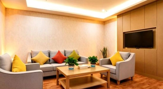 Люкс Deluxe Hexinshi Hotel (Chongqing West Railway Station)