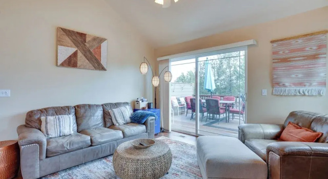 Pet-friendly Townhome w/ Hot Tub in Redmond!, Book Hotel 3-stjernede hoteller i Redmond, 3*