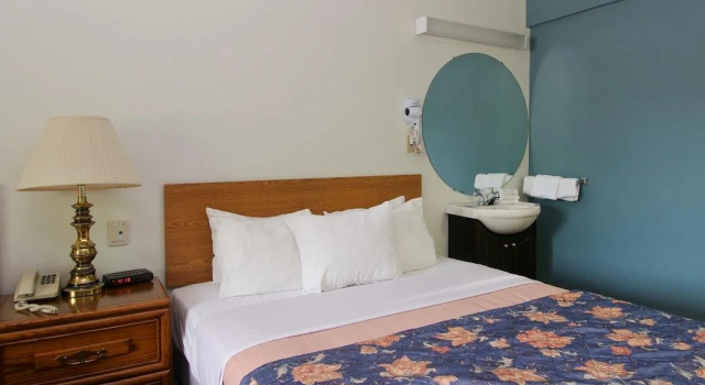 Northlander Motel