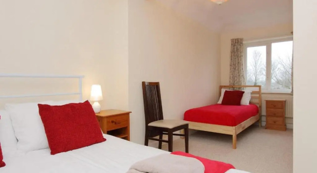 Large Cosy House Ideal for Corporate Lets, Book Hotel Hoteller i Andover med parkering, Parkering