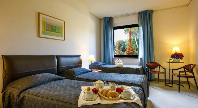 Трёхместный номер Standard Albornoz Palace Hotel