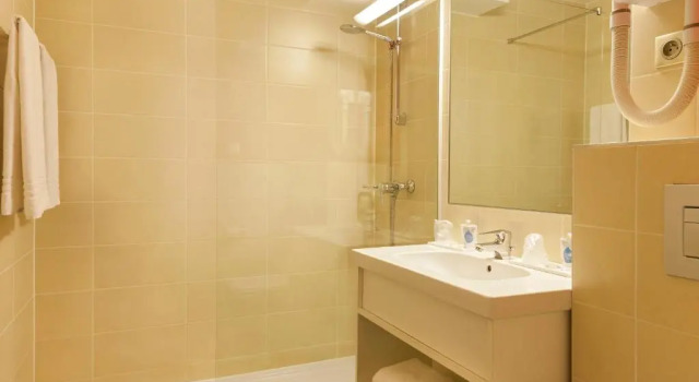 Двухместный семейный номер Standard Kyriad Hotel Strasbourg Lingolsheim