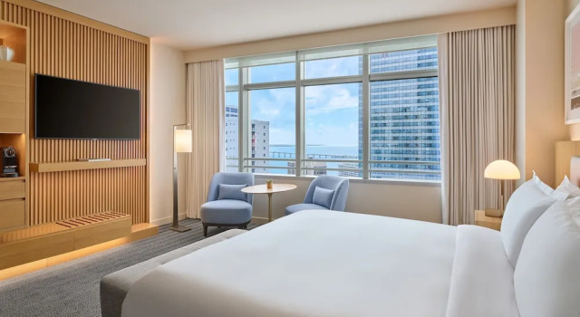 Люкс с 2 комнатами с видом на залив Отель Brickell Arch, a Luxury Collection Hotel, Miami