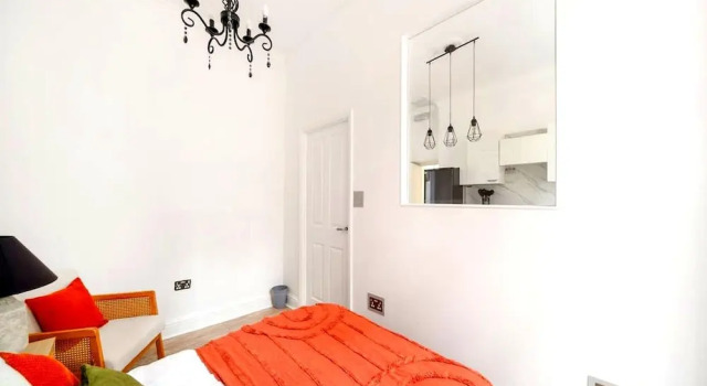 Bright 2BR Apartment in West Kensington, Забронировать Апартаменты/квартира Лондон Большой Лондон, рядом с Станция метро Kensington (Olympia)