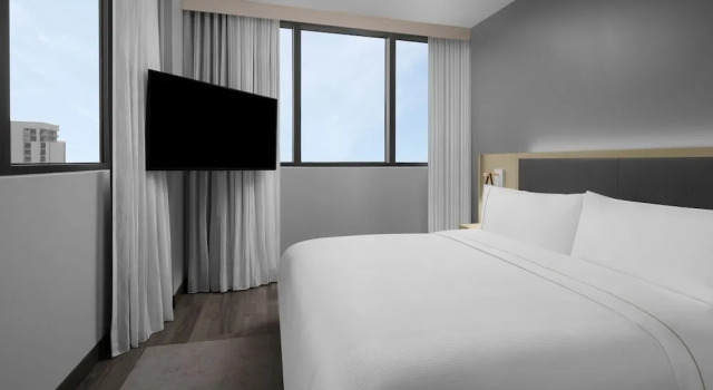Люкс With Full Kitchen с 3 комнатами с видом на город Element by Marriott Miami Brickell