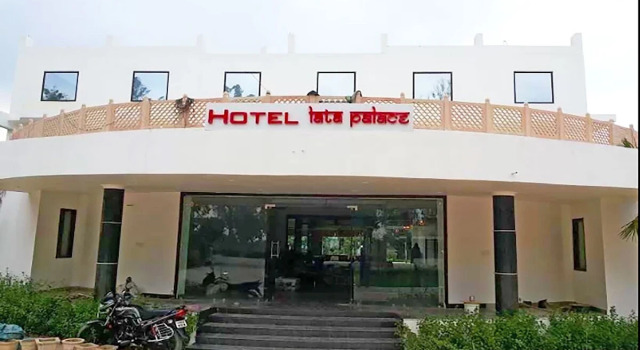 Oyo 24081 Hotel Lata Palace And Resort, Забронировать Курортный отель Отели Малпура 3 звезды, 3*