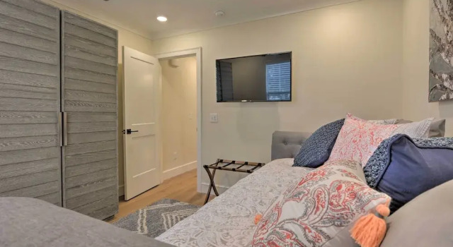 Updated & Modern House < 1 Mi to Dtwn Bentonville!, Забронировать Отель Отели в центре Бентонвилл, в центре