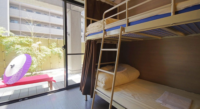 Кровать в общем номере Oakhostel Zen