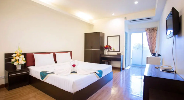 Одноместный номер Standard с балконом Tharakiree Place Hotel