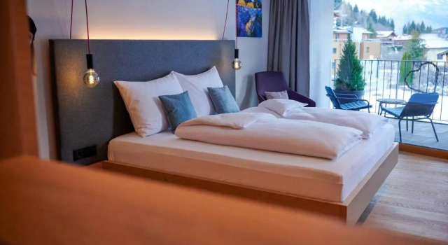 Полулюкс Superior с балконом Wellness und Brunch Hotel MorgenZeit beheizter Naturteich Genuss Frühstück bis 13 Uhr Hochkönig Sommercard