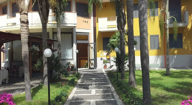 Oasi Park Hotel, Book Hotel Mascali Etna