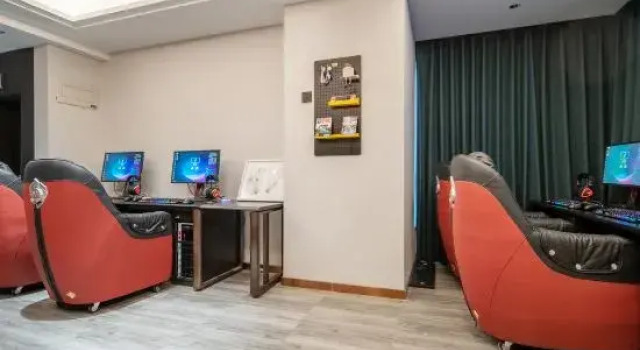 Кровать в общем номере Huazhi E-sports Hotel (New Million Elephant City Branch)