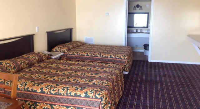 Четырёхместный номер Standard Sea Shell Inn on the Beach