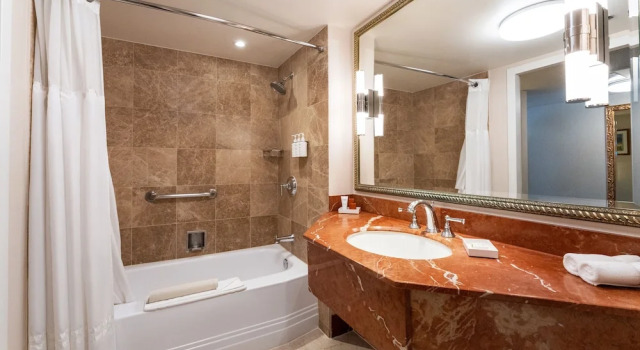Четырёхместный номер Standard с частичным видом на океан Monterey Plaza Hotel & Spa