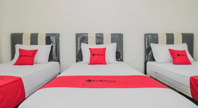 Семейный номер Standard RedDoorz Syariah near Suzuya Mall Banda Aceh