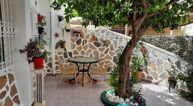 Коттедж Comfortable 3-bed House, Bungalow